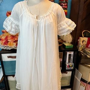 Vintage 2pc Nightgown Set!
